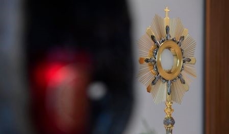 Cử hành sáng kiến "24 giờ cho Chúa", các nhà thờ sẽ mở cửa cho tín hữu chầu Thánh Thể và xưng tội