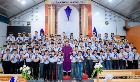 Giáo Xứ Phù Lao: 75 Em Thiếu Nhi Hân Hoan Lãnh Nhận Hồng Ân Xưng Tội Và Rước Lễ Lần Đầu