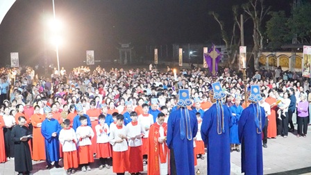 Thứ Sáu Tuần Thánh: Tưởng Niệm Cuộc Thương Khó Của Chúa Giêsu Tại Giáo Xứ Phù Lao