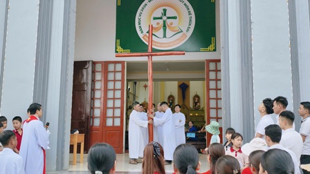 Giáo xứ An Thịnh cử hành nghi thức Thứ Sáu Tuần Thánh và đi Đàng Thánh Giá 2026