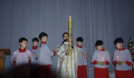 Giáo Xứ Bãi Dòng: Thánh Lễ Đêm Vọng Phục Sinh Và Cuộc Thi Đường Lên Đỉnh Golgotha