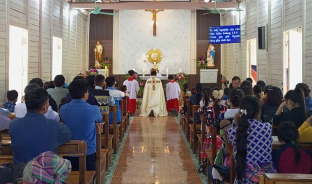 Giáo họ Hua Sin: Ngày Chầu Thánh Thể thay mặt Giáo phận