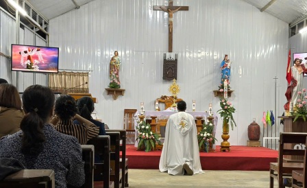 Giáo họ Văn Bàn hân hoan Chầu Thánh Thể thay mặt Giáo phận trong Chúa nhật Chúa Chiên Lành