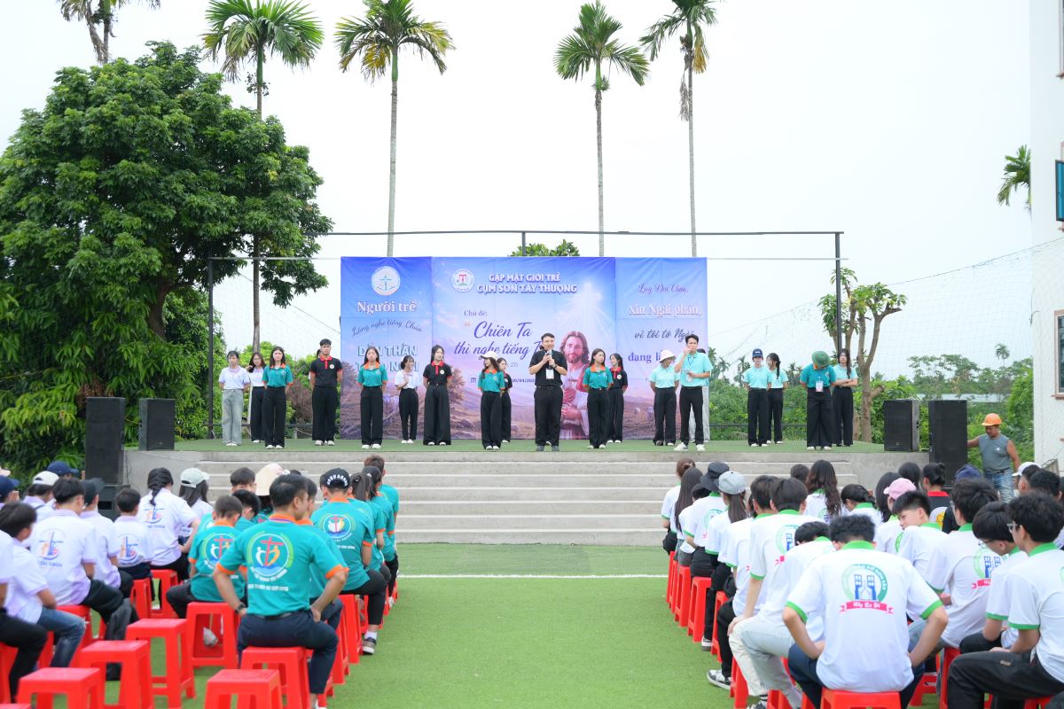 Cha trưởng cụm Vincente Bùi Mạnh Cừ phát biểu khai mạc