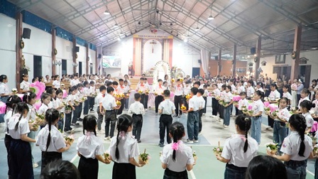 Giáo Xứ Phù Lao: Dâng Hoa Kính Đức Mẹ Và Thánh Lễ Chúa Nhật V Phục Sinh