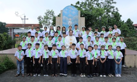 Giáo xứ Nhân Nghĩa: Hồng ân 46 em lãnh nhận Bí tích Hòa Giải và Rước lễ lần đầu