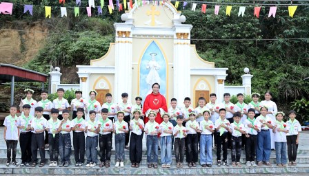 Giáo xứ Yên Hưng: Hồng ân 36 em lãnh nhận Bí tích Hòa Giải và Rước Lễ lần đầu trong ngày lễ Chúa Thánh Thần Hiện Xuống