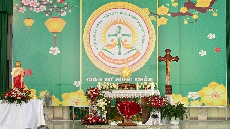 Giáo xứ Sông Chảy cử hành ngày Chầu Thánh Thể - Phạt Tạ Thánh Tâm Chúa Giêsu