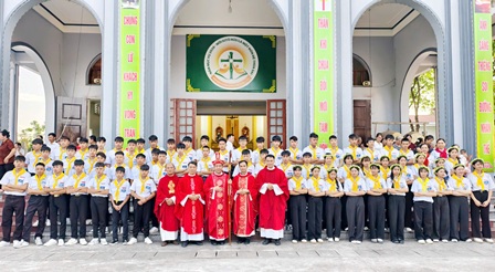Thánh Lễ Ban Bí Tích Thêm Sức Cho 63 Thiếu Nhi Tại Giáo Xứ An Thịnh