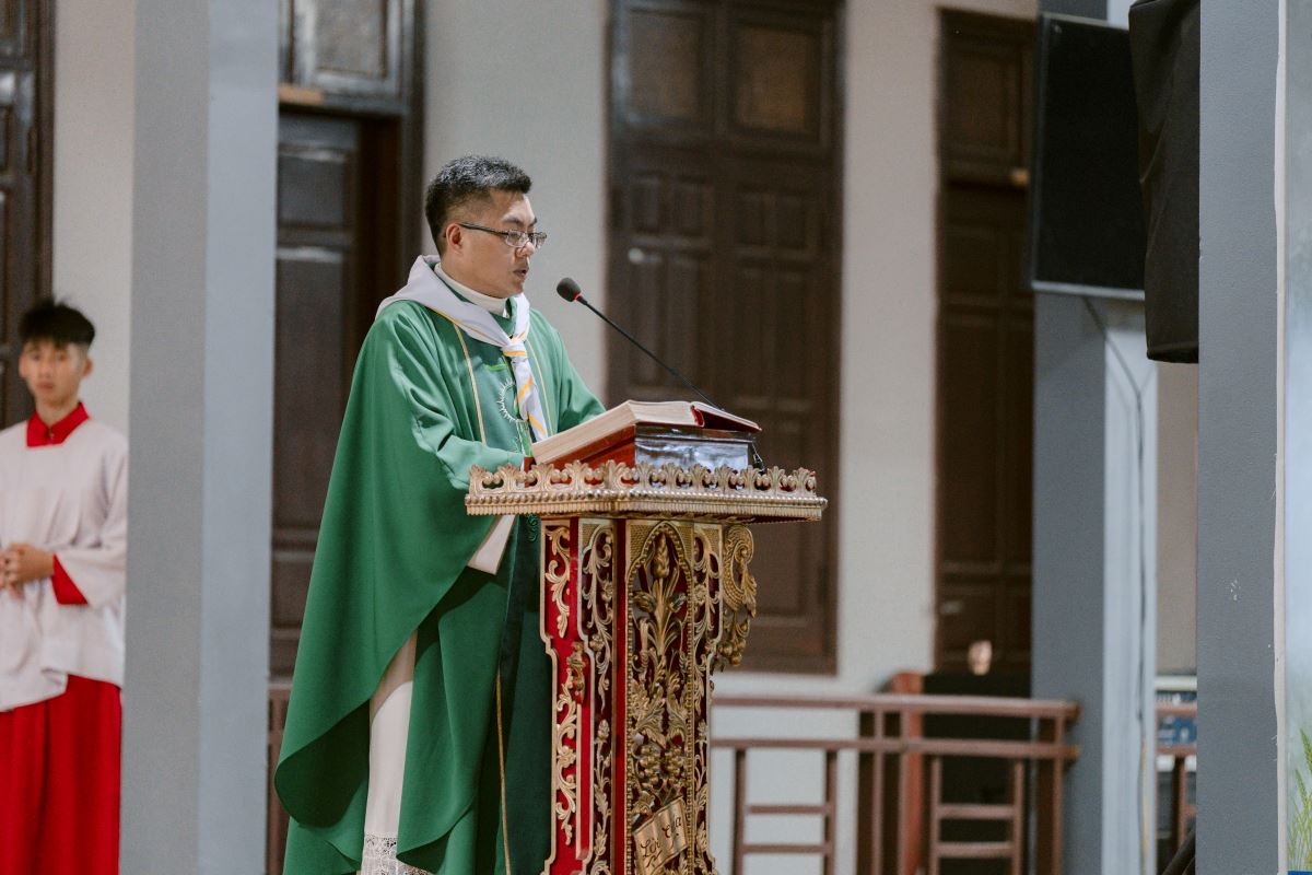 Cha Tạ Duy Tài giảng lễ - Chiêu Ứng