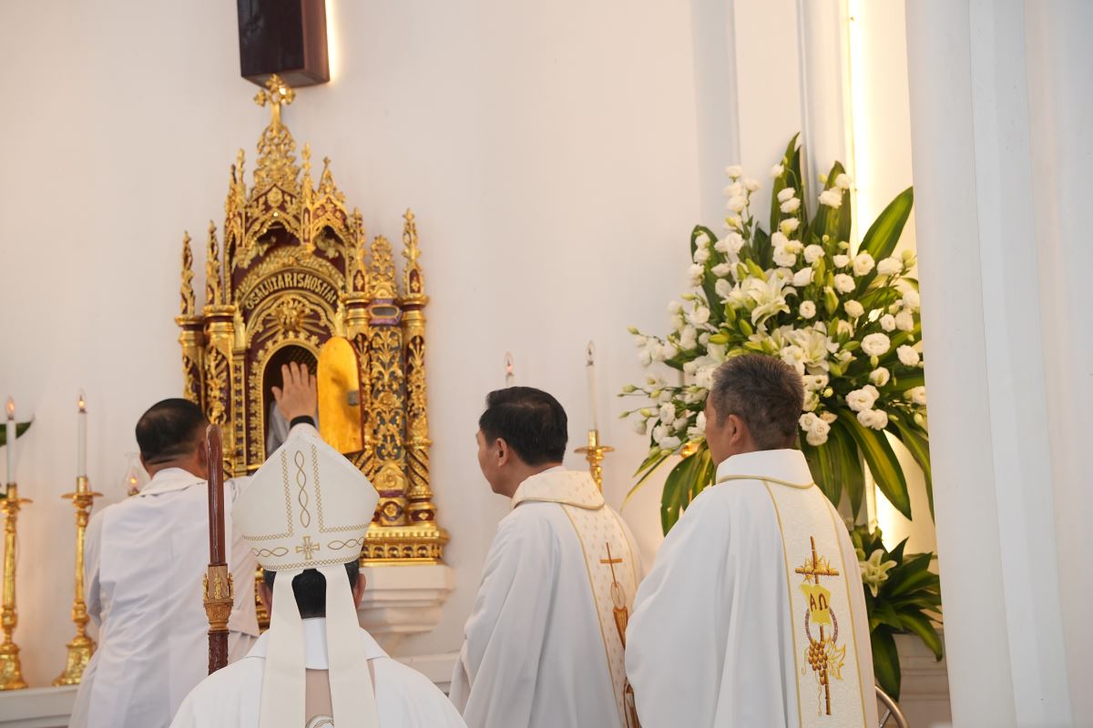 Kính thờ Thánh Thể