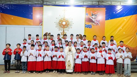 Giáo xứ Mộc Châu: Vui tươi ngày hội ngộ Ban Lễ sinh mừng lễ Quan thầy
