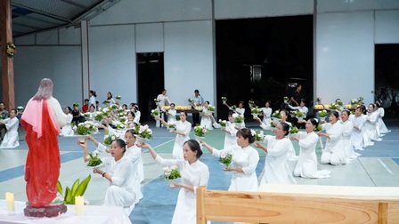 Giáo Xứ Phù Lao: Dâng Hoa Kết Thúc Tháng Thánh Tâm Và Thánh Lễ Kính Hai Thánh Tông Đồ Phêrô Và Phaolô