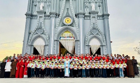 Giáo xứ Lã Hoàng: 58 em thiếu nhi lãnh nhận Bí tích Hòa giải và Rước lễ lần đầu