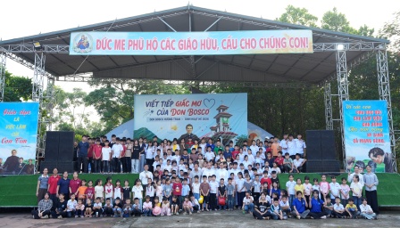 Hơn 200 Em Thiếu Nhi Giáo Xứ Hương Tran Trọn Vẹn Niềm Vui Trong Ngày Kết Hè 2026