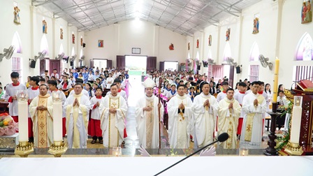 Thánh Lễ Ban Các Bí Tích Khai Tâm Kitô Giáo Tại Giáo Xứ Sơn La