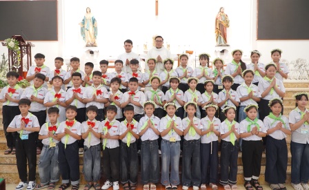 Giáo xứ Hoàng Xá: 237 em thiếu nhi hân hoan rước lễ lần đầu