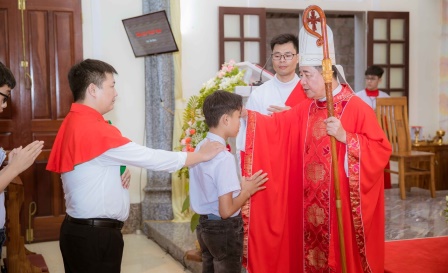 Giáo xứ Yên Châu: 24 thiếu nhi lãnh nhận Bí tích Thêm sức