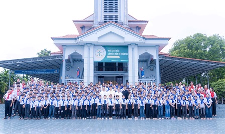 176 Thiếu Nhi Liên Xứ Tạ Xá Rước Lễ Lần Đầu