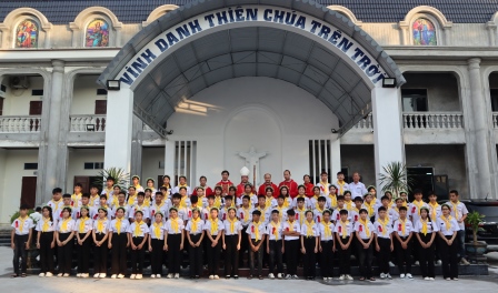 Giáo xứ Tiên Phong: 76 em thiếu nhi lãnh nhận Bí tích Thêm Sức