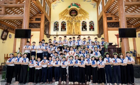Giáo xứ Mộc Hoàn: 58 Em Thiếu Nhi Xưng Tội Rước Lễ Lần Đầu