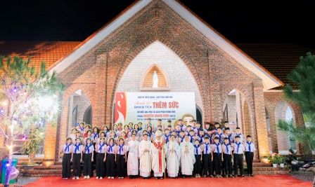 Giáo xứ Tuyên Quang: 58 em lãnh nhận Bí tích Thêm Sức