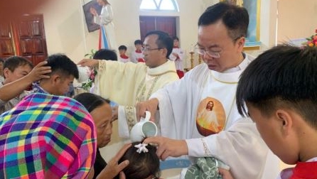Chuẩn xứ Sùng Đô: Hân hoan chào đón 49 tân tòng H’Mông