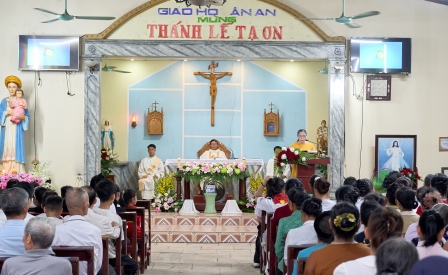 Giáo họ Tân An mừng Lễ Đức Maria Trinh Nữ Vương - Quan Thầy giáo họ