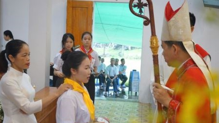 Thánh lễ Thêm sức tại Giáo xứ Đồng Xa và Hàng Sen