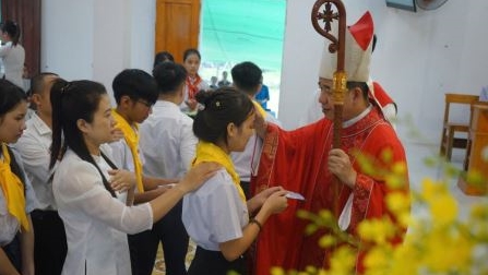 Thánh lễ Thêm sức tại Giáo xứ Đồng Xa và Hàng Sen