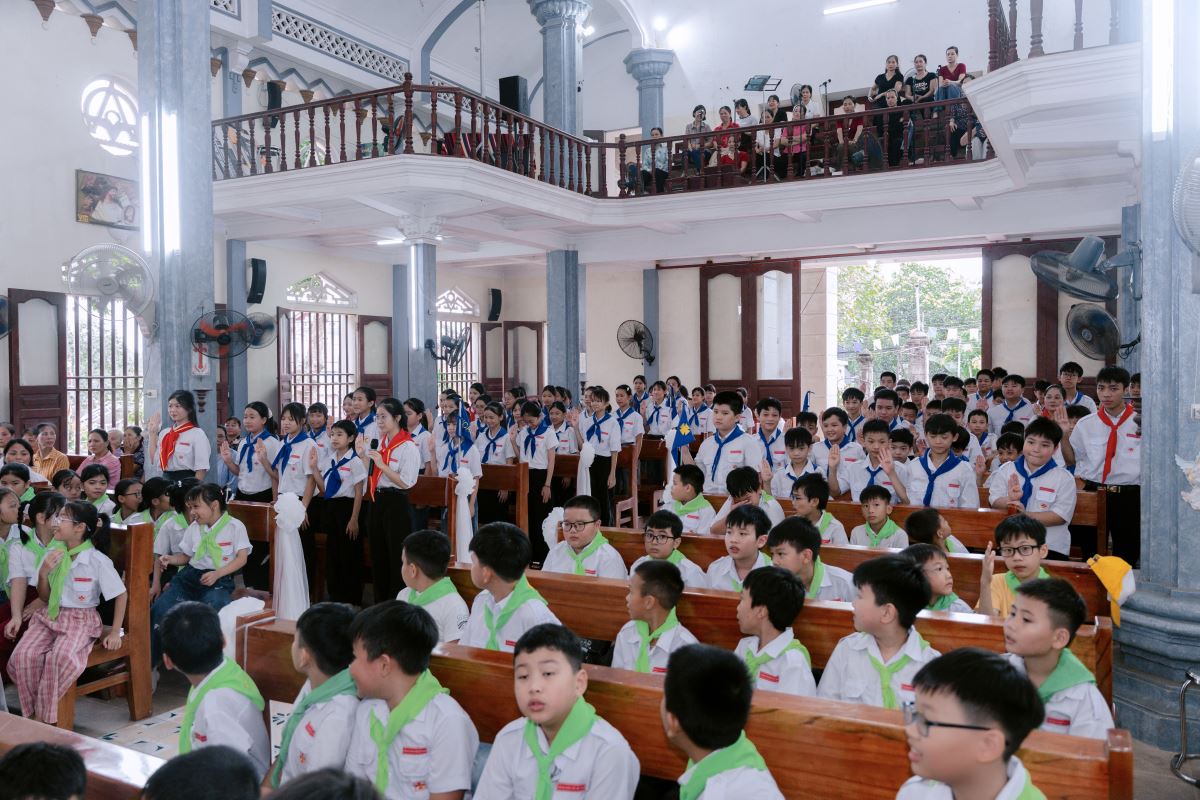 Công bố và trình diện đoàn sinh