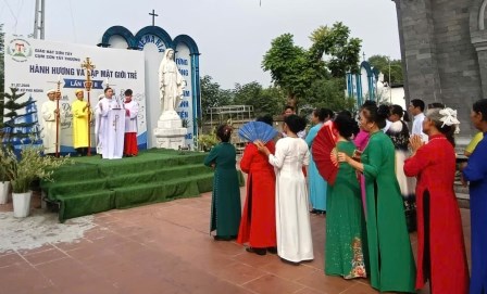 Curia Ba Vì họp mặt hành hương mừng sinh nhật Đức Ma-ri-a tại Giáo xứ Phú Nghĩa