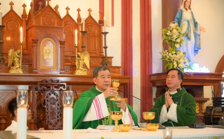 Đức cha Đa-minh Hoàng Minh Tiến dâng Thánh lễ cầu bình an cho Giáo xứ Phú Nghĩa trong Thời gian Thánh