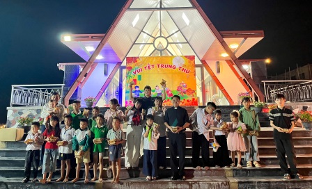 Giáo họ Tân Uyên tổ chức Thánh lễ và chương trình vui Trung Thu cho thiếu nhi