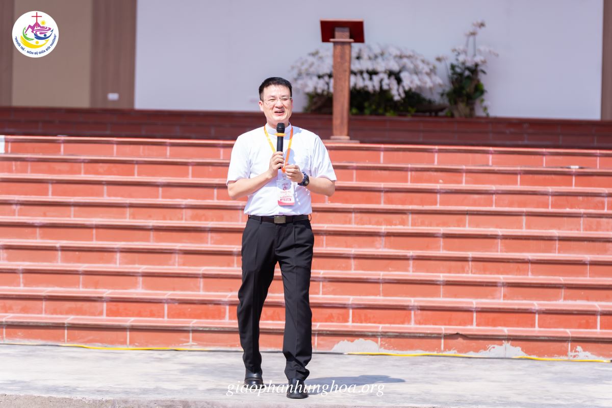 Cha Gioan Baotixita Mai Quốc chia sẻ chủ đề