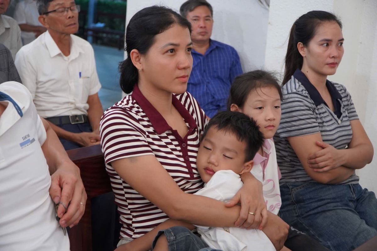 Quý khách tôn giáo bạn cùng hiệp thông trong Thánh lễ
