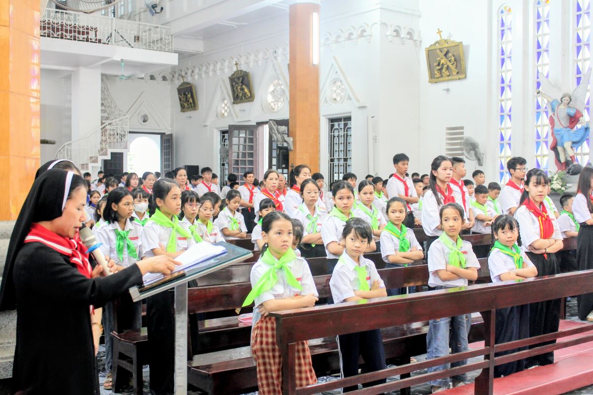 dì Maria Kiều Liên công bố điều lệ và giới thiệu tân Ban Điều hành xứ đoàn 