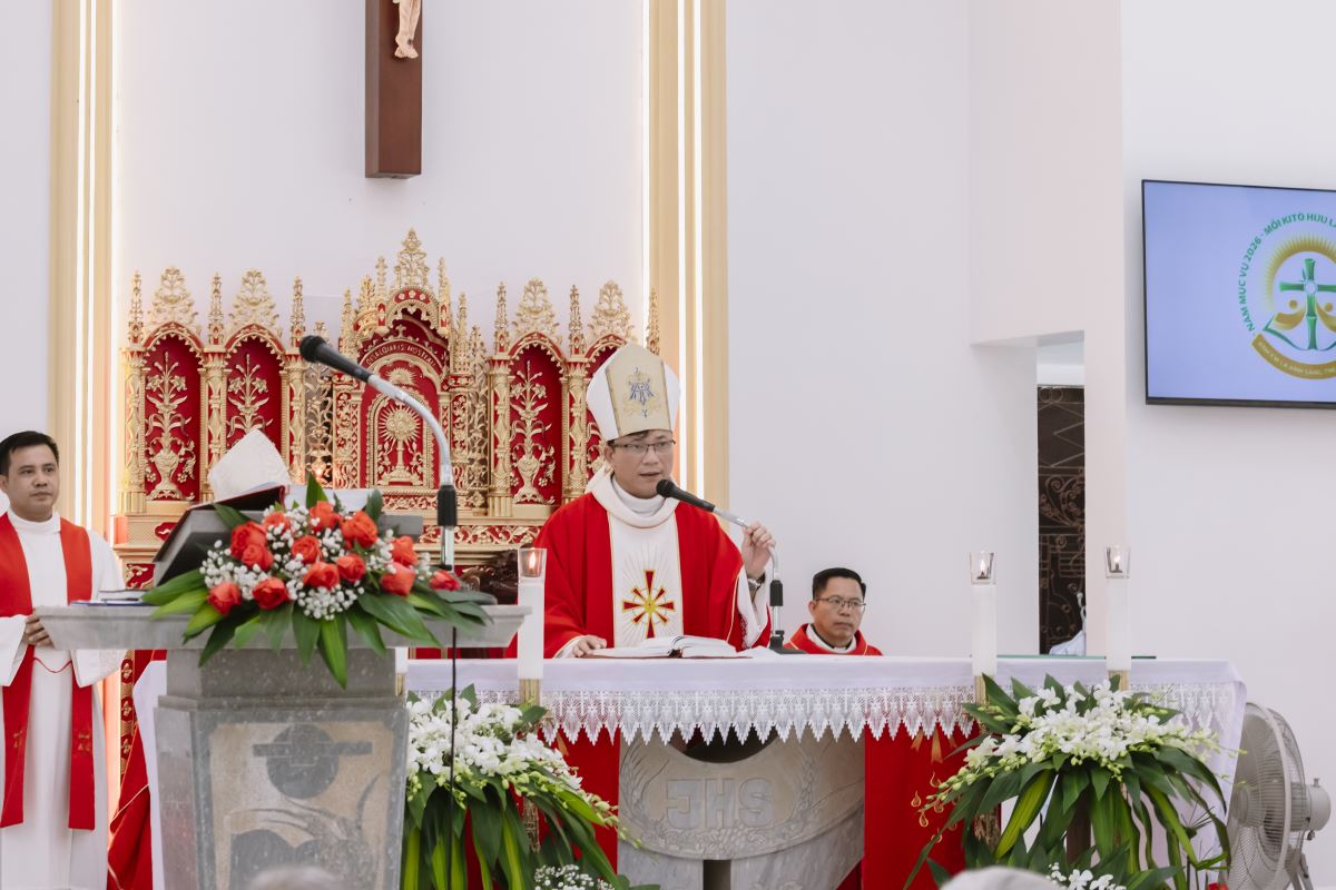 Đức cha Phao-lô giới thiệu